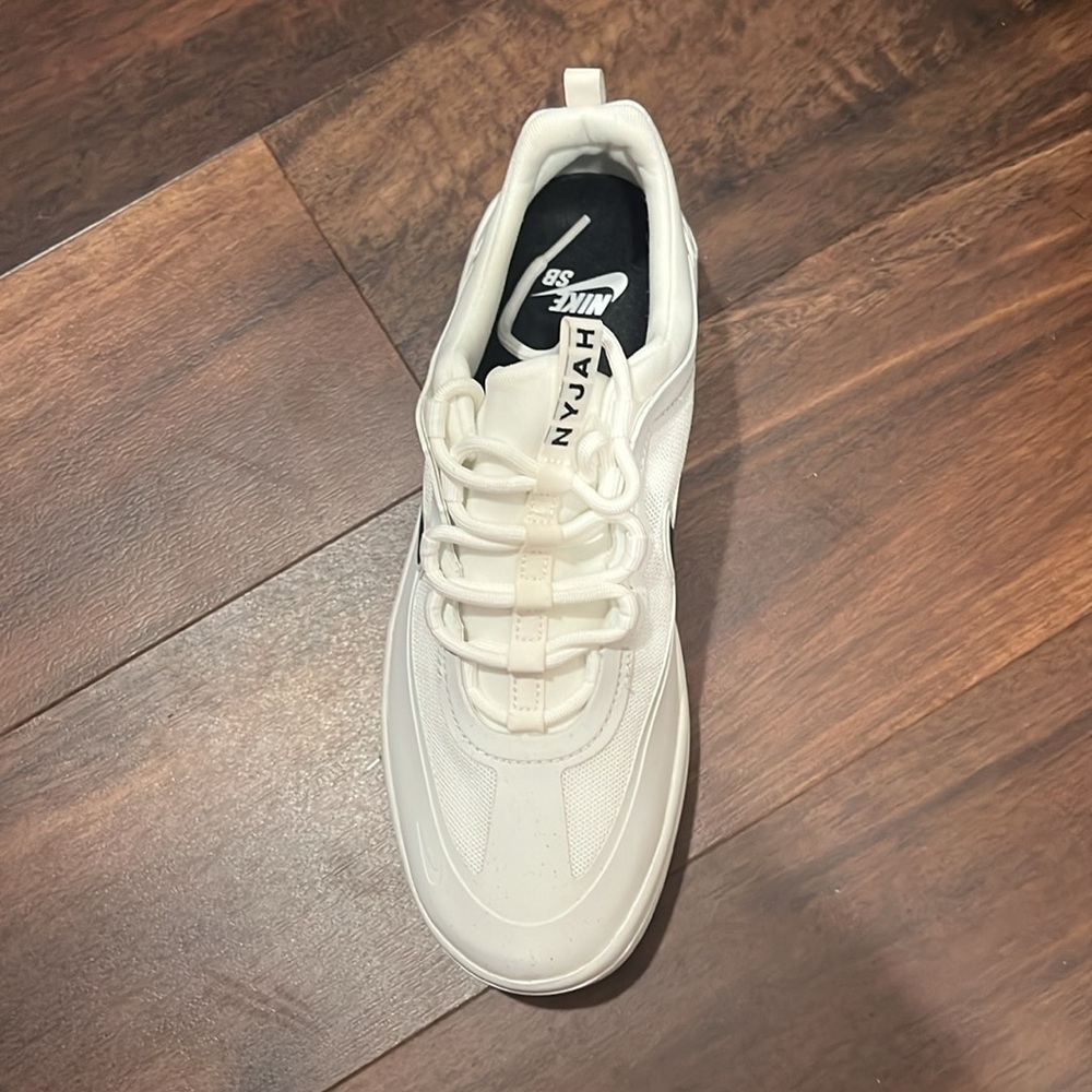 Nike nyjah tennis shoes
